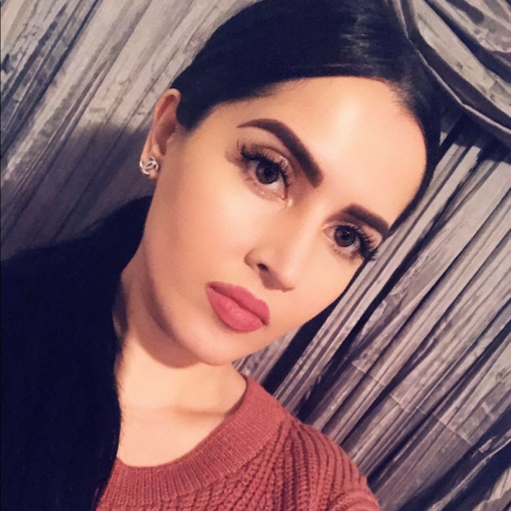 Meet your Posher, Yalda